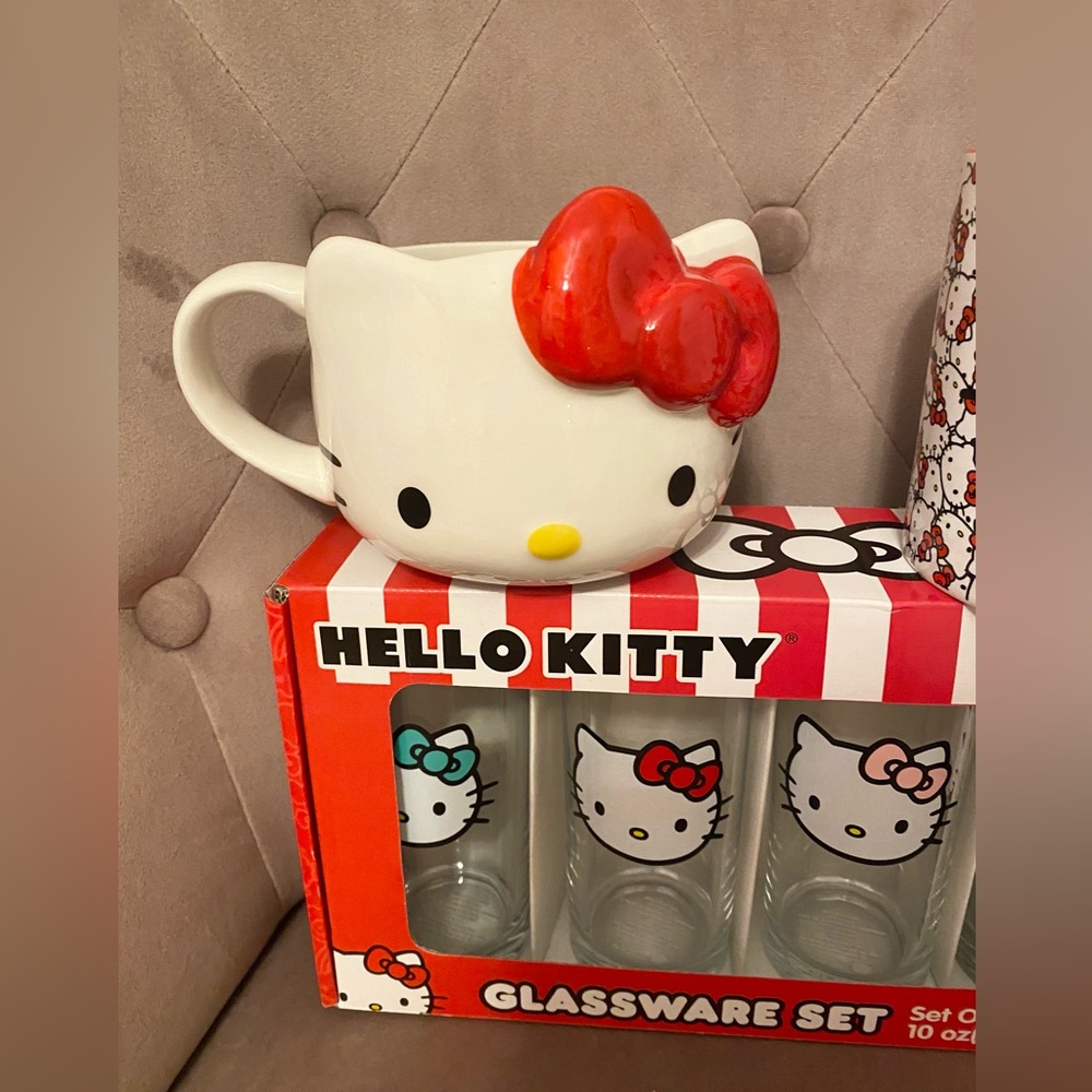 Hello Kitty - Picture 3 of 10